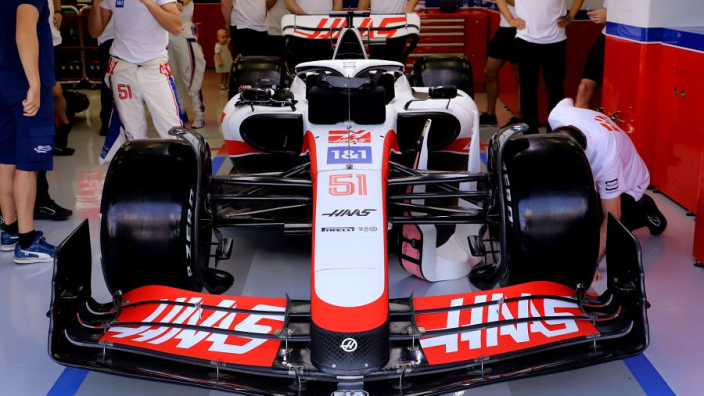 Haas revela sus nuevos colores tras romper lazos con Rusia
