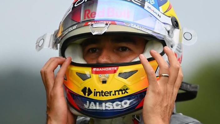 VIDEO: Checo Pérez lleva el Gran Premio de Singapur al gimnasio