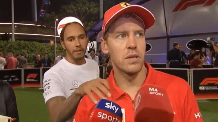 VIDÉO : Hamilton félicite Vettel à Singapour
