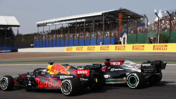 Verstappen 'denkt niet na' over eventuele crash met Hamilton