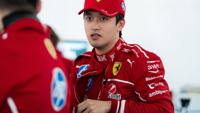 Zhou debuteert voor Ferrari en trapt SF-25 op de staart