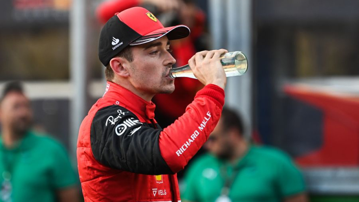 Leclerc verrast door tempo Ferrari: "Op papier lagen we achter op Red Bull Racing"