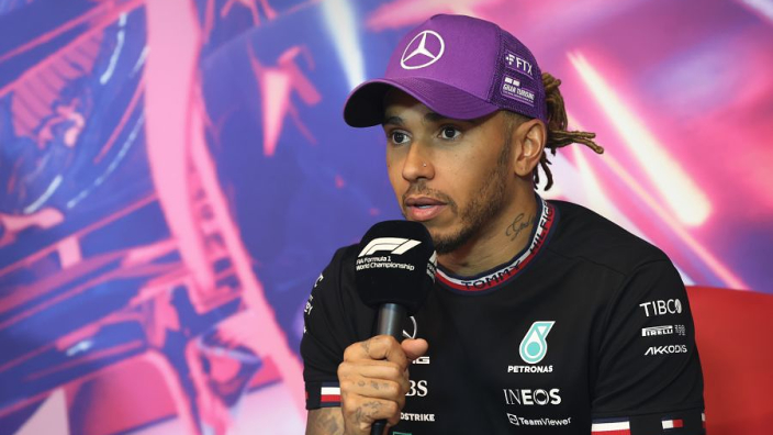 Hamilton turns on F1 “old voices” after racism Putin row