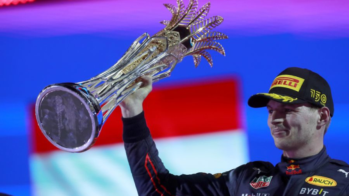 Hamilton breekt record terwijl Verstappen mijlpaal viert in Saudi-Arabië