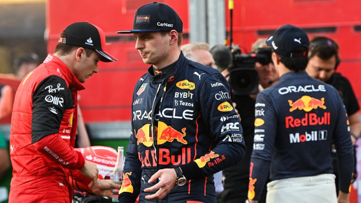 Brundle verwacht zwaar seizoen Verstappen: "Leclerc nu al twee races voorsprong"