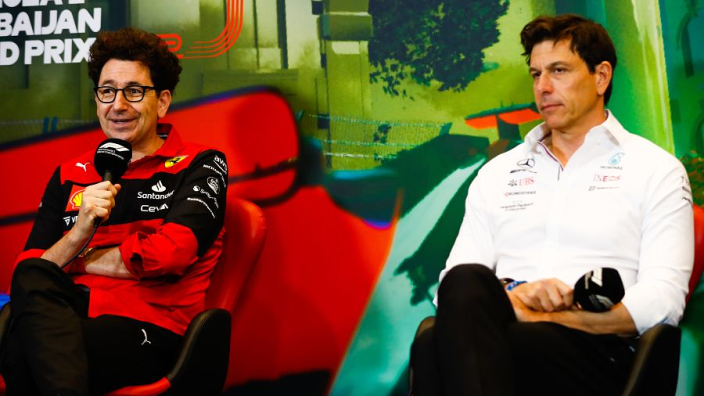Wolff ziet 'keuze tussen twee vuren' bij Ferrari: "Dan krijg je weer sh*t over je heen"
