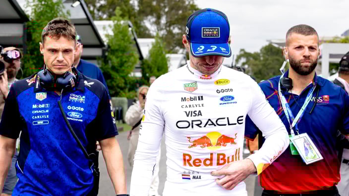 Russell domineert kwalificatie en pakt pole voor Sprint, Verstappen mijlenver achter