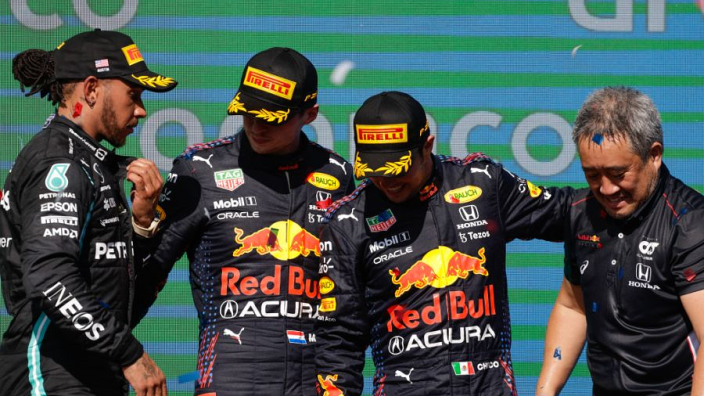 Bepalende races voor Verstappen: 'Voordeel Red Bull als Mercedes niet hard genoeg werkt'