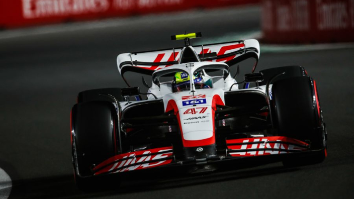Crash violent pour Schumacher ; Hamilton éliminé en Q1 : les qualifs toujours en cours à Djeddah