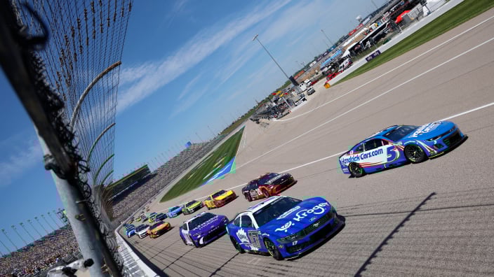An image of a NASCAR Cup Series race at Kansas Speedway