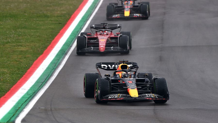 Jos Verstappen ziet Red Bull aanvallen: "Onder druk maakt Ferrari ook fouten"
