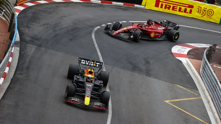 Schumacher hekelt houding Leclerc: "Heeft zelf genoeg verknald, dus hij moet stil zijn"