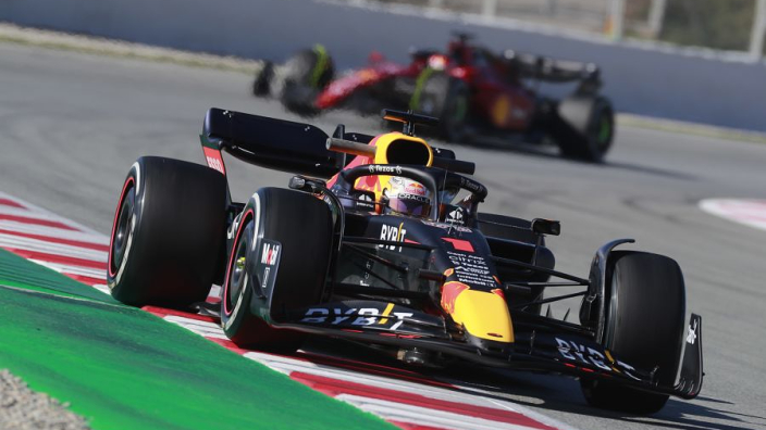 Verstappen no planea pelear contra Hamilton en 2022