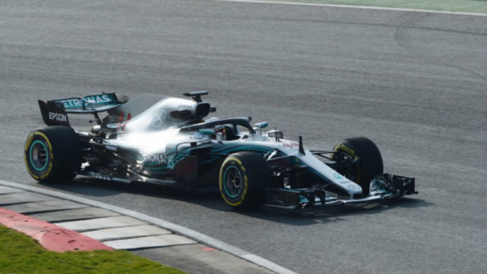 Lewis Hamilton: 'Betrouwbaarheid kost ons wat snelheid'