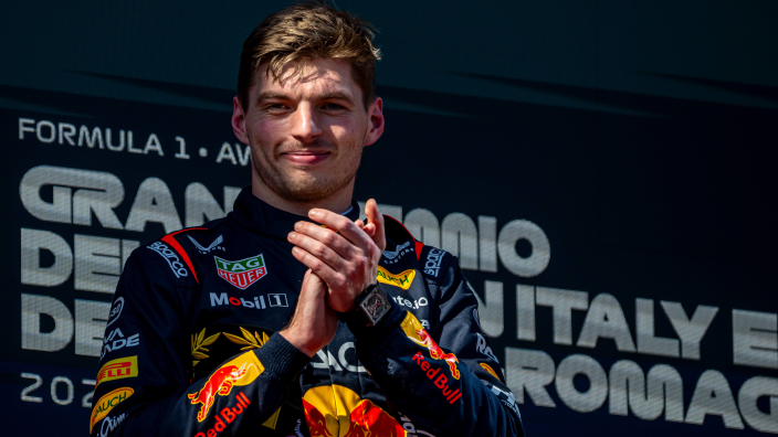 Verstappen neemt geen blad voor de mond en wijst de beste aan: 'Hij doet het heel goed'