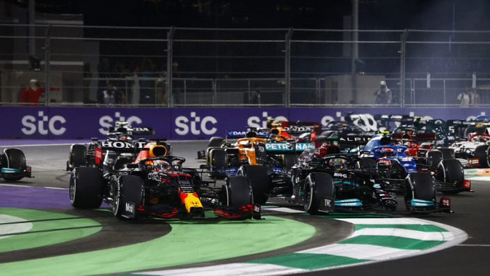 Nederlandse pers over 'onvoorspelbare 'Grand Prix Saoedi-Arabië: "Twee uur lang chaos"