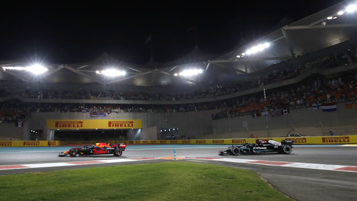 Verstappen explica la última vuelta de Abu Dhabi contra Hamilton