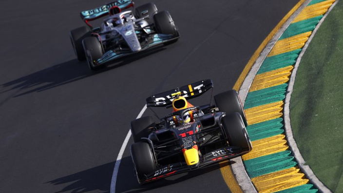 Horner en Russell delen wederzijds steekjes uit over problemen Red Bull en Mercedes