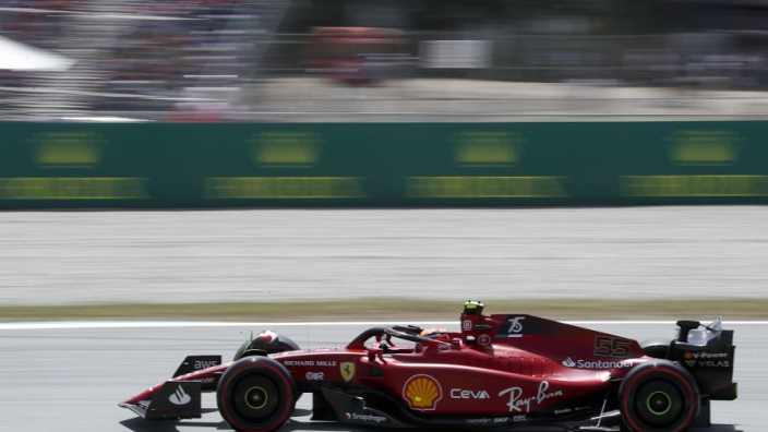 Sainz, Hamilton y Magnussen en una caótica arrancada del GP de España