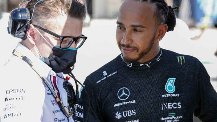 Hamilton kan gridstraf pakken: 'Dan zal hij vijf plaatsen zakken op de grid'
