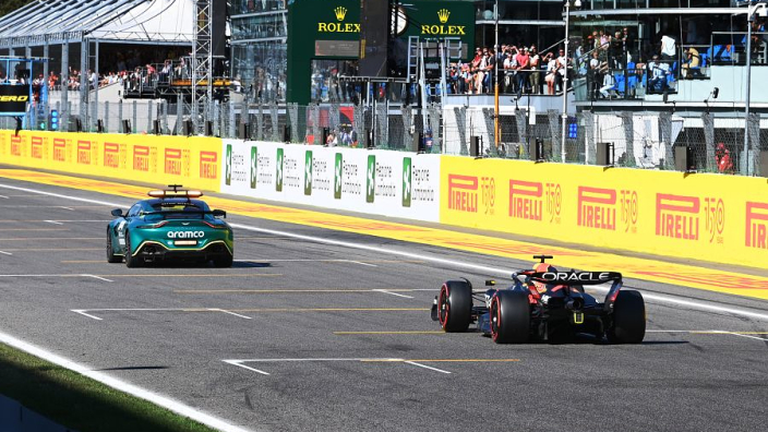 'FIA houdt topoverleg met teambazen over controversieel einde Italiaanse GP'