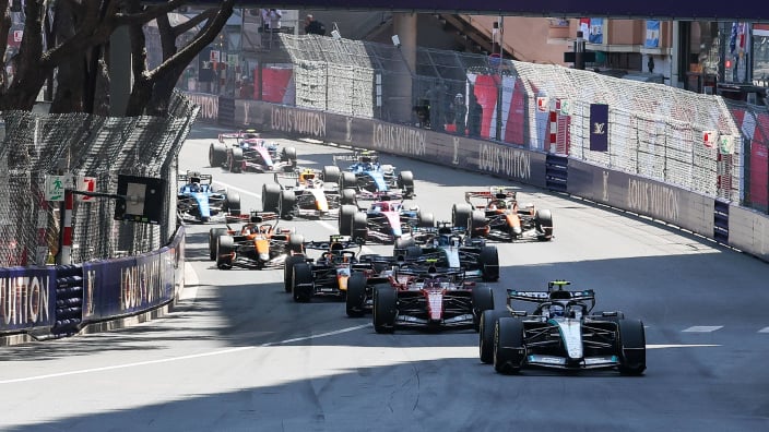 Antonelli wint Monaco na chaos in slotfase, Verstappen beleeft giga-zeperd