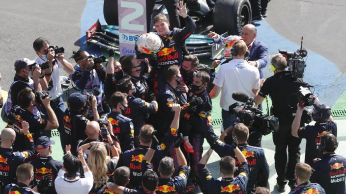 Verstappen reageert op social media op overwinning: 'De start maakte mijn race'