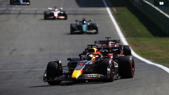 Binotto onthult: 'Problemen bij Leclerc veroorzaakt door tear-off Verstappen'