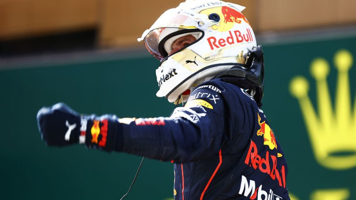 Verstappen kondigt in speciale onthulling nieuwe helm aan voor GP in Oostenrijk