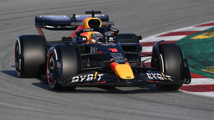 Red Bull, contento con las primeras vueltas de Verstappen en el RB18
