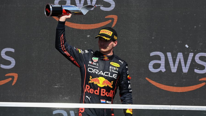 VIDEO: Red Bull viert feest na eerste overwinning Verstappen in Canada