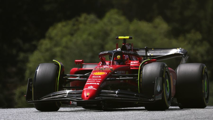 Carlos Sainz lidera el doblete de Ferrari en las FP2; Alonso 4°