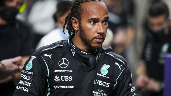 Lewis Hamilton cumple 16 años en F1 y Mercedes lo reconoce