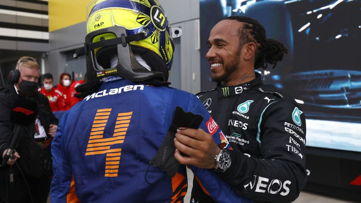 Norris: "Zal nooit aan de kant gaan, ook niet voor Verstappen en Hamilton"
