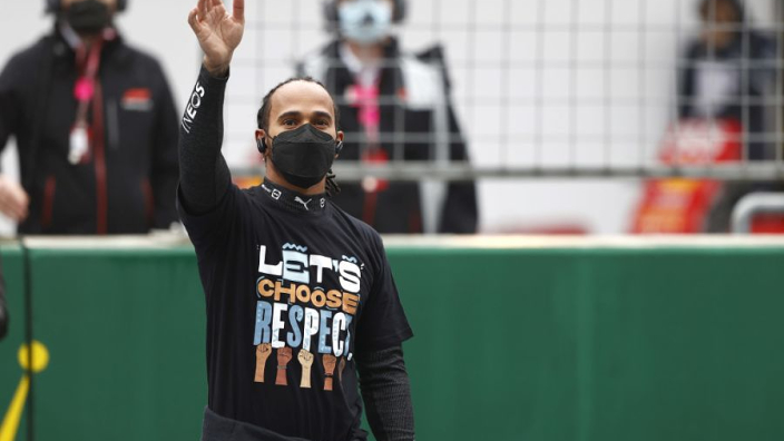 Hamilton vertelt over actie met shirts: "Gesprek over racisme en diversiteit gaande houden"