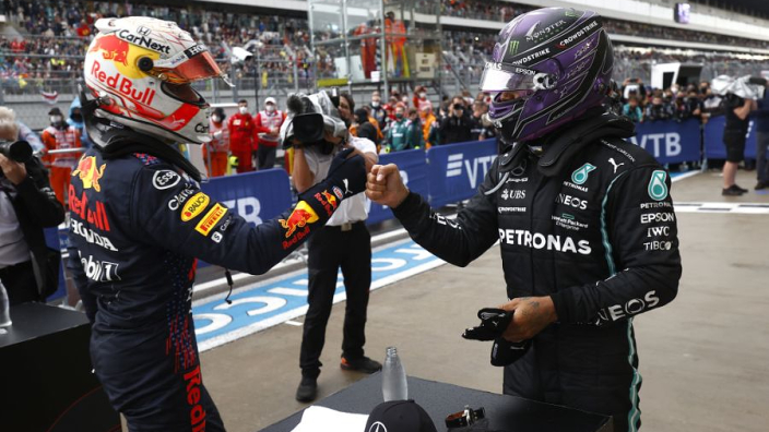 Oud-coureur: 'Titel té belangrijk voor Verstappen en Hamilton, ze haten elkaar'