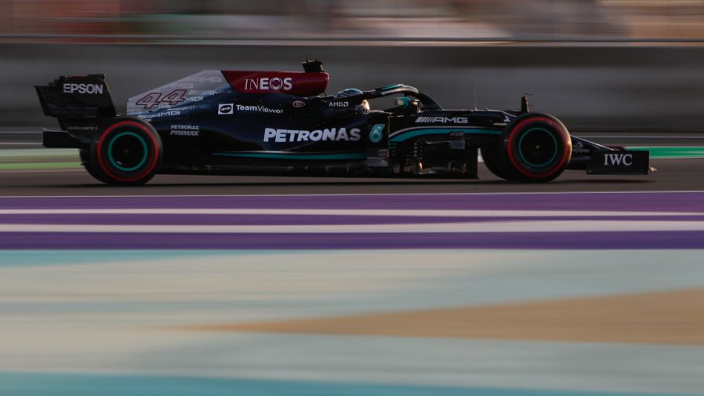 Hamilton makes early waves by the Red Sea to lead Verstappen