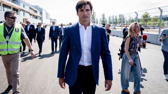 Carlos Sainz seals F1 future by signing huge multi-year Williams contract