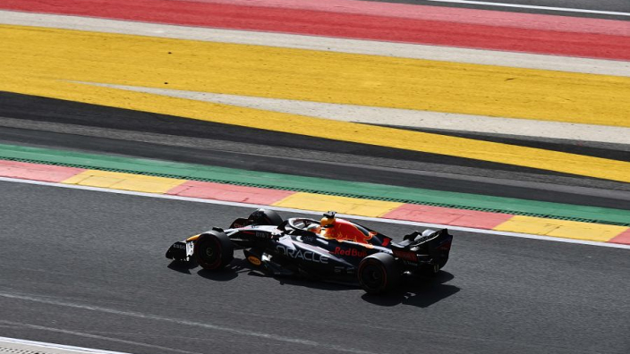 Oppermachtige Max Verstappen wint de Grand Prix van België