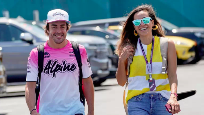 ¿Quién es Andrea Schlager, la pareja de Fernando Alonso?