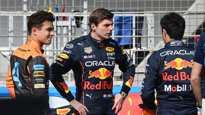 Carlos Sainz: Checo Pérez y Red Bull me impresionan