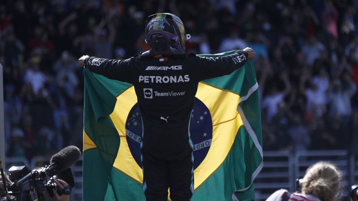 Hamilton put kracht uit gebeurtenissen Brazilië: 'Hebben de positieve mentaliteit omarmt'