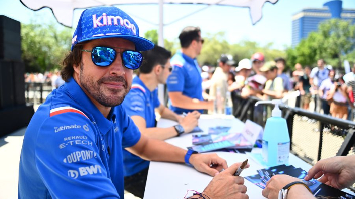 Alonso krijgt vijf seconden straf van FIA: Spanjaard van P7 naar P9