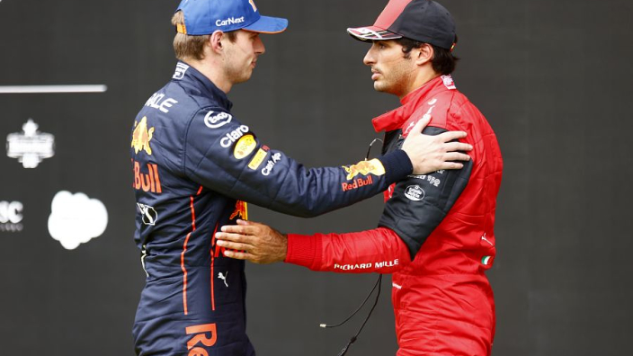 Sainz highlights Verstappen difference in "incredible season"