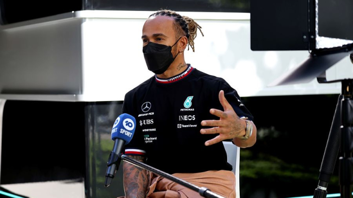Hamilton ziet geen vooruitgang bij Mercedes: "Geen progressie geboekt"