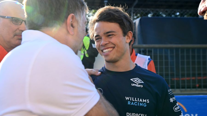 Russell opteert voor stoeltje De Vries: "Hij verdient een plek in de Formule 1"