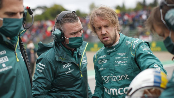 Vettel over harde werk Aston Martin: "Een hond laten springen zonder koekje te geven"