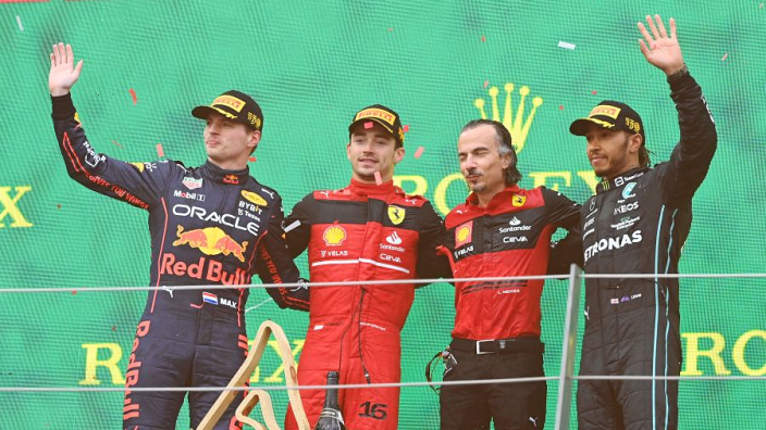 Formule 1 zaait verwarring met graphic tijdens podium: Pérez wint namens Ferrari
