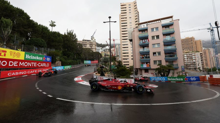 Leclerc woest via boardradio na Ferrari-geklungel: "F*ck, f*ck! Wat ben je aan het doen?!"