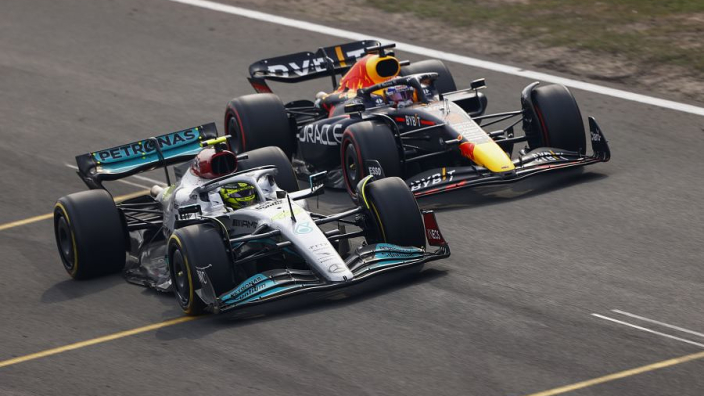 Hamilton maakte foutje tijdens herstart Zandvoort: "Ging laat naar race modus"